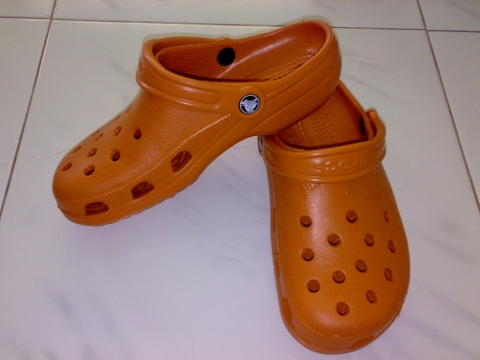 02-crocs-shoes-orange1